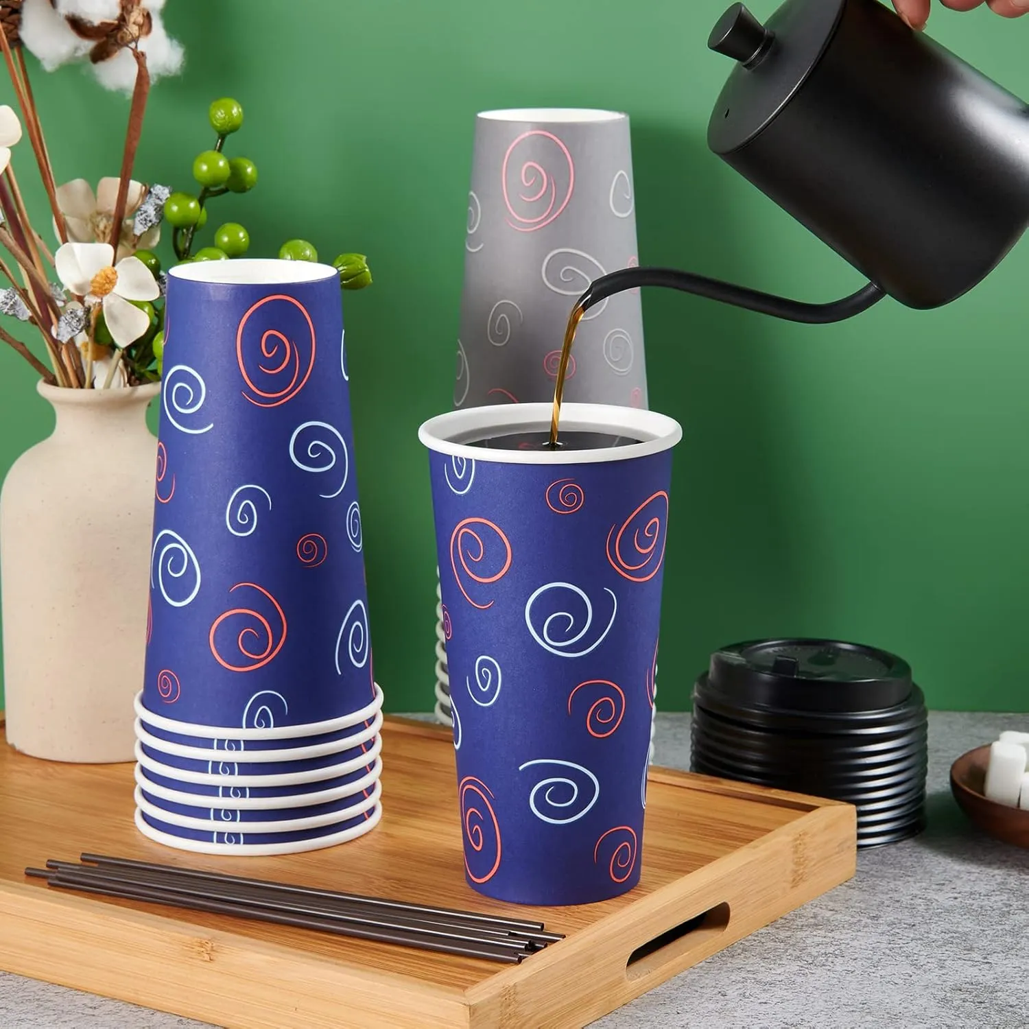 100 Pack 20 oz Paper Cups, Disposable Coffee Cups with Lids and Straws for Drinking Water, Tea Used for Home, Shops and Cafes