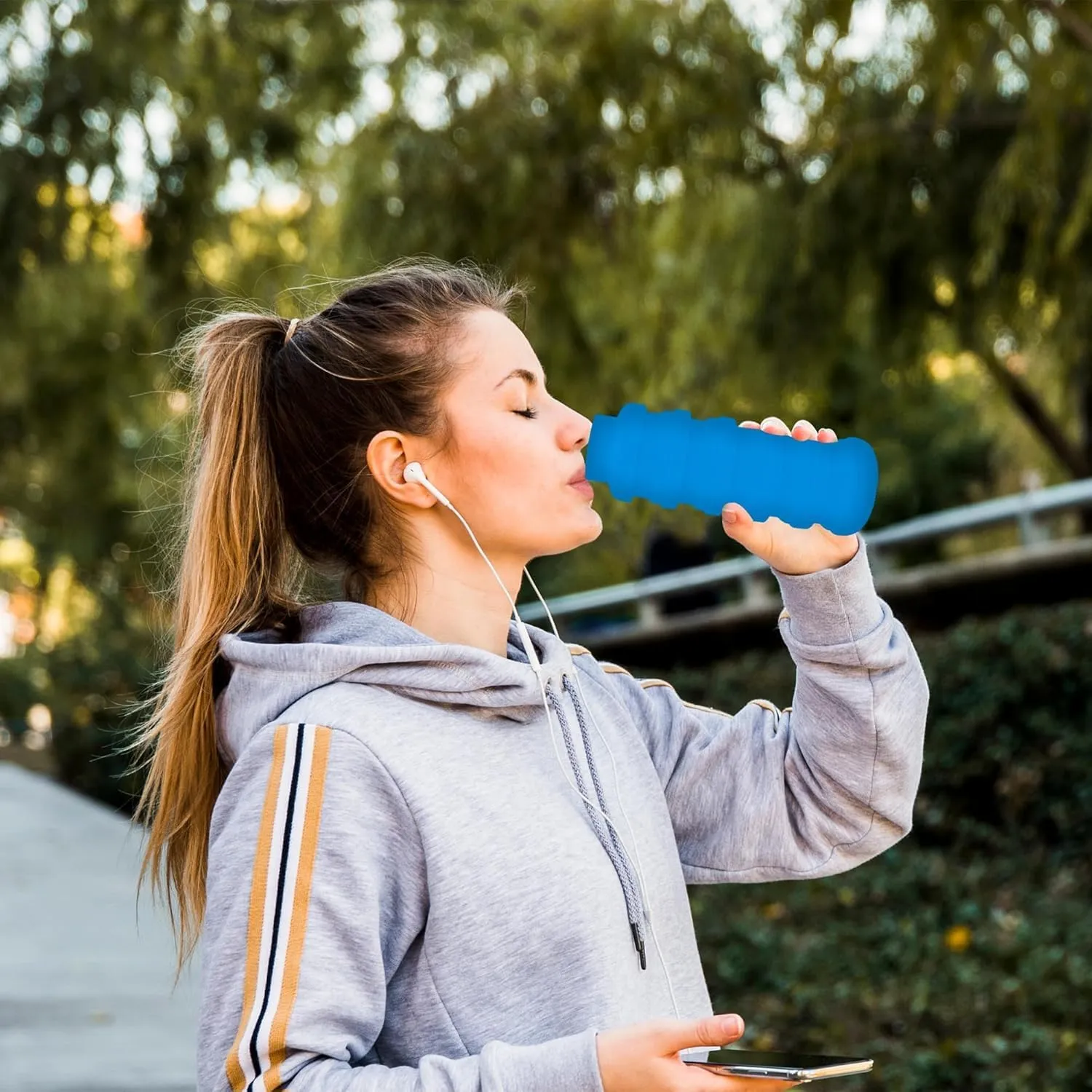 Collapsible Water Bottles 24oz, Odorless BPA-Free Silicone, Leak-Proof Foldable Reusable Bottle - Perfect for Travel Sports Gym Hiking Camping Cycling - Light Blue