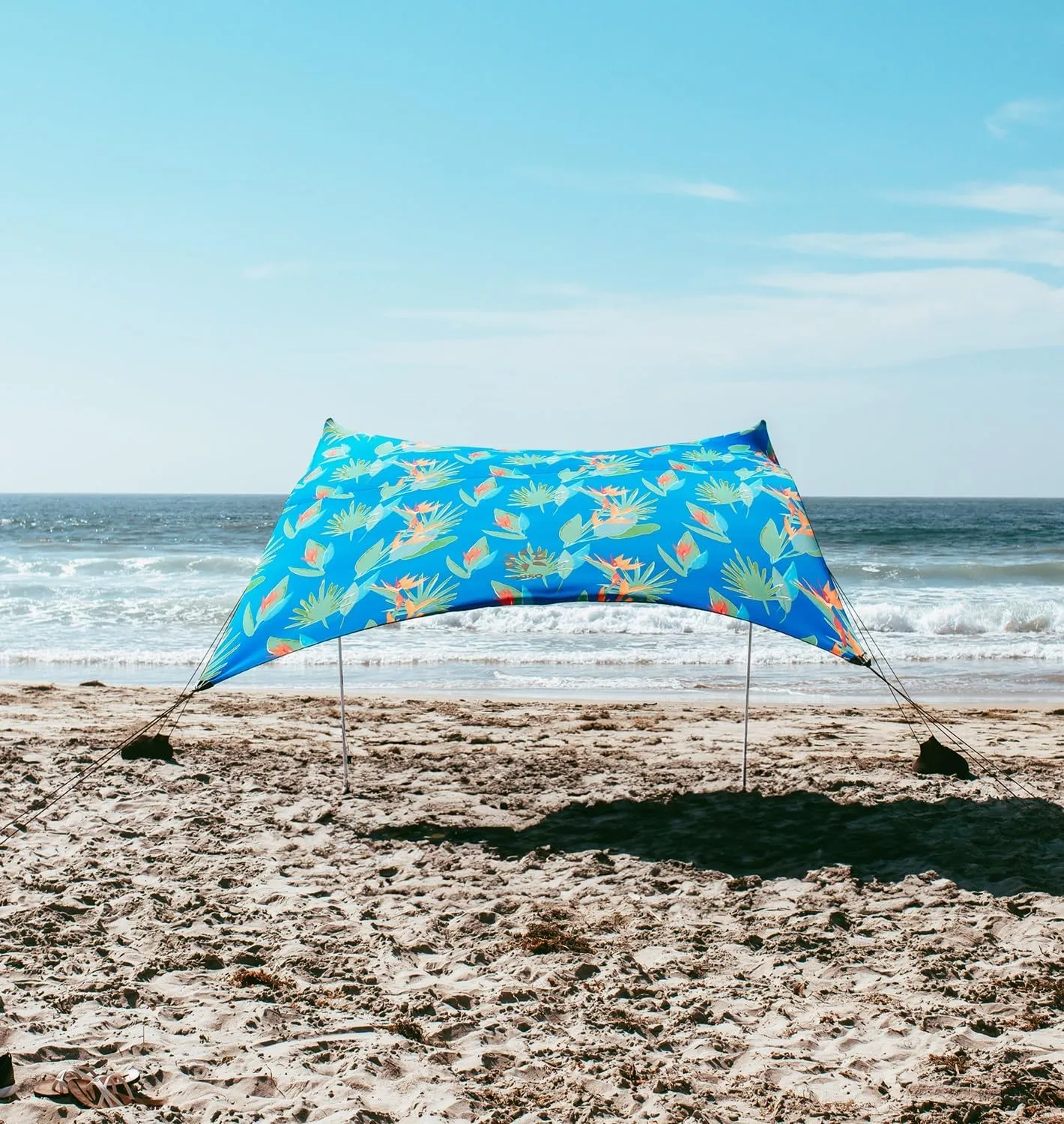 Neso Gigante - Portable Beach Tent - Ideal to Enjoy with Family and Friends - UPF 50 , Water-Resistant, and Lightweight - Tropical Floral, 11' x 11'