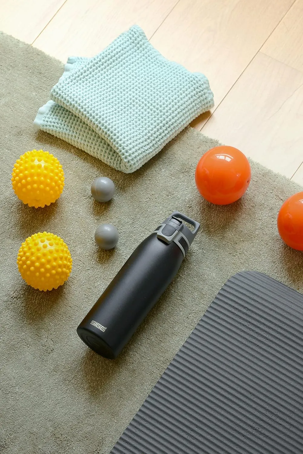 SIGG - Reusable Water Bottle - Shield ONE - Leakproof - Recyclable - BPA Free - Black - 34 Oz