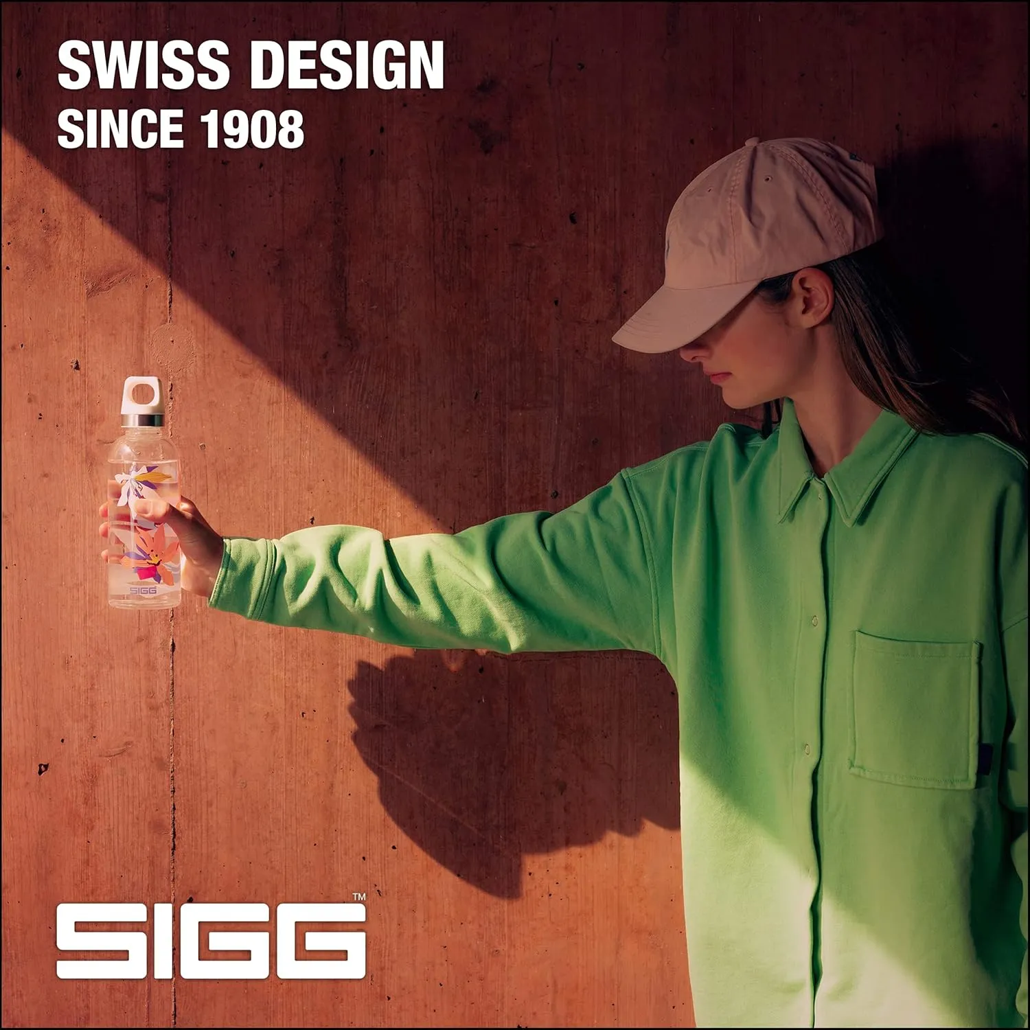 SIGG - Star Water Bottle - BPA-Free, Leak-Proof Glass Bottle, Anti-Shock - Non-Slip Silicone Case - Designed in Switzerland - Shade - 17 Oz