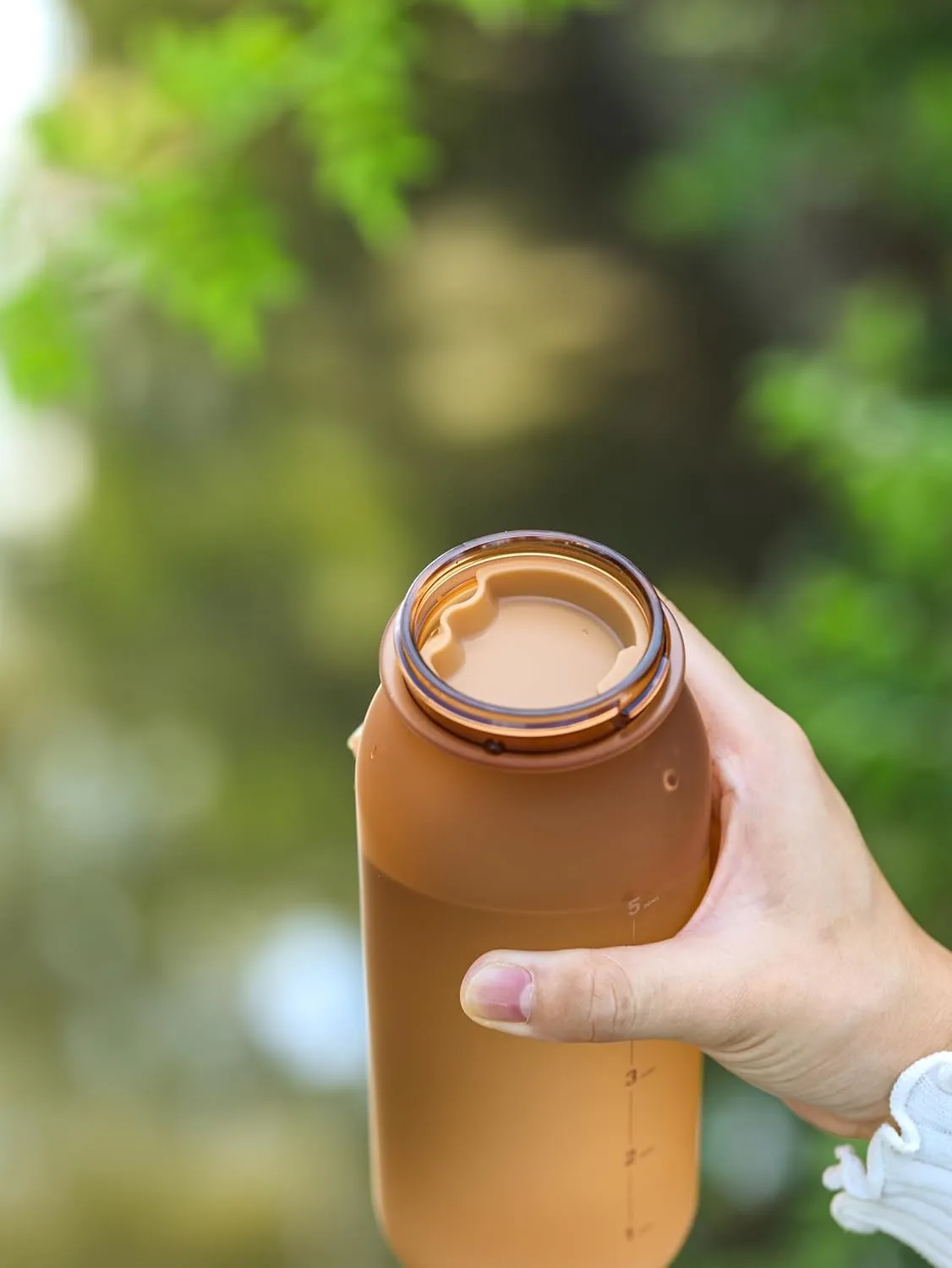 WEMUG Minimalist Water Bottle with Handle, Small 620 ml, BPA-Free Plastic, Compatible Filter (Optional, filter not included) Sand colour